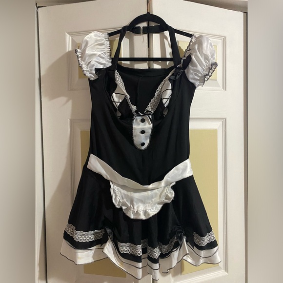 Medium Halloween maid costume - Picture 9 of 16